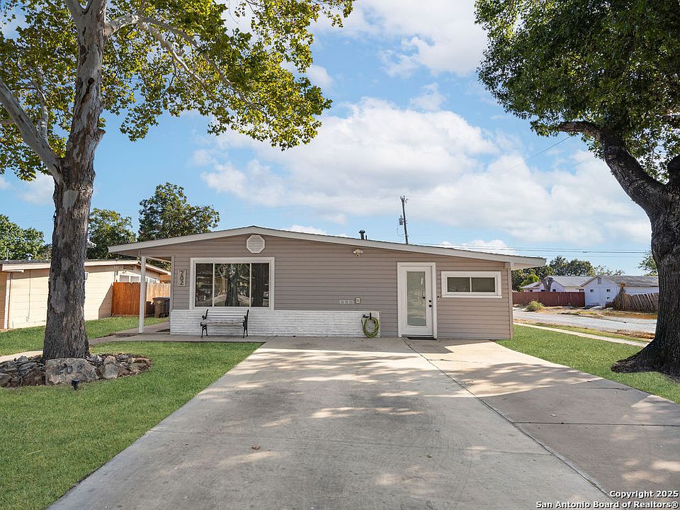 1st image of 202 E Formosa Blvd