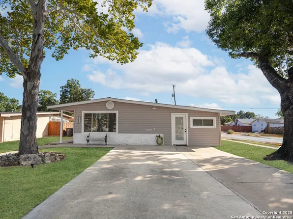 202 E Formosa Blvd, San Antonio, TX 78221