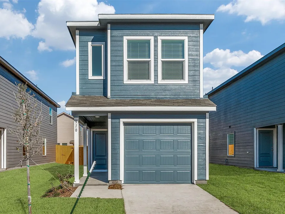 910 Blue Heron Dr