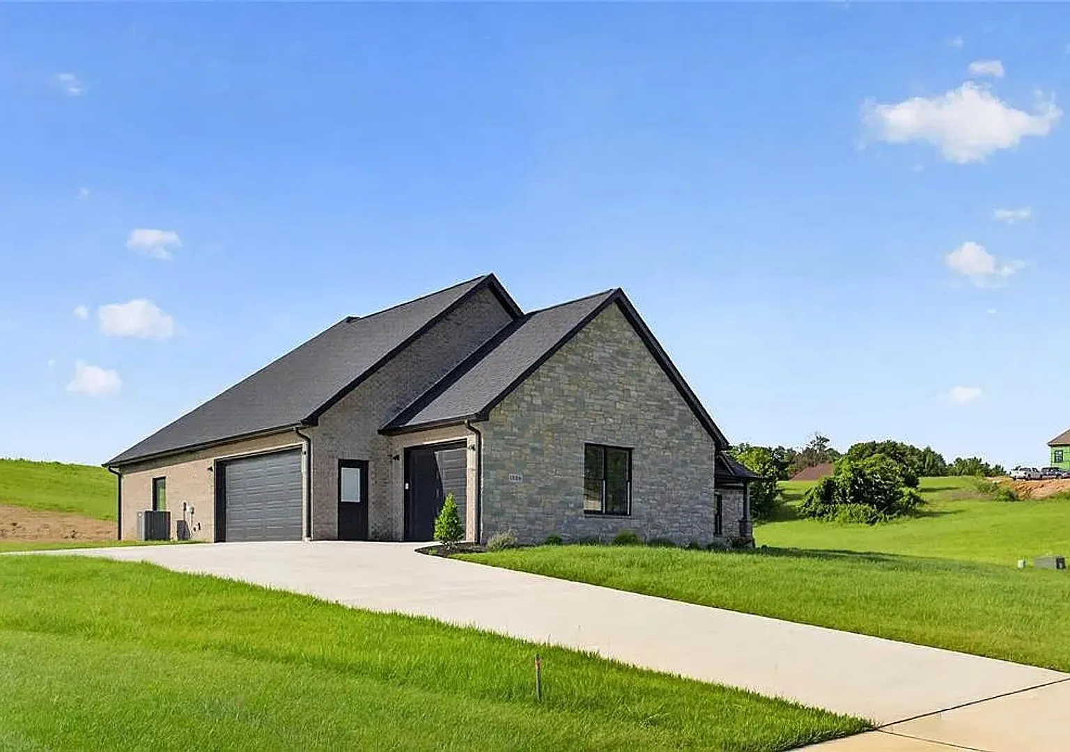 Beautiful Home For Rent in Dalhousie Subdivision — Photo 2