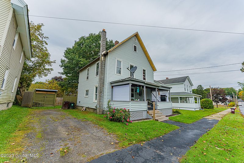 3rd image of 7 Maple Avenue
