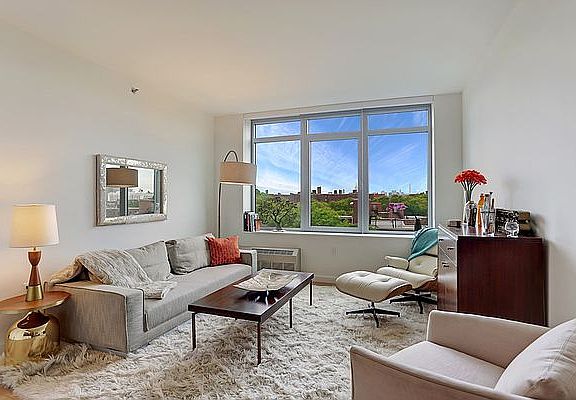 3rd image of 180 Myrtle Ave APT 3J