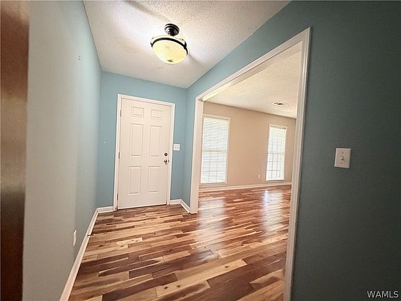 3rd image of 4749 Appletree Ln