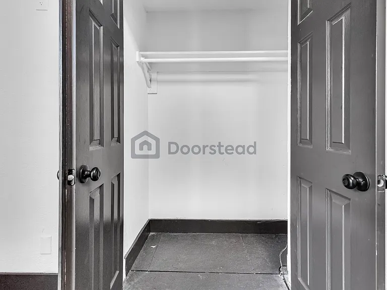 1803 E Yandell Dr — Photo 25