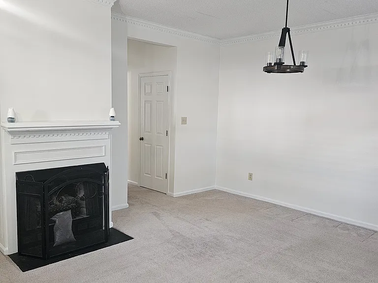 838 Creekside Cres — Photo 10