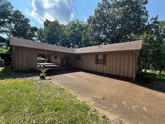 3rd image of 102 Hickory Hill Dr #B