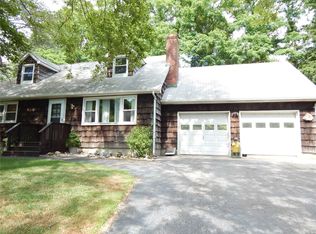 32 Cliff Rd E, Wading River, NY 11792