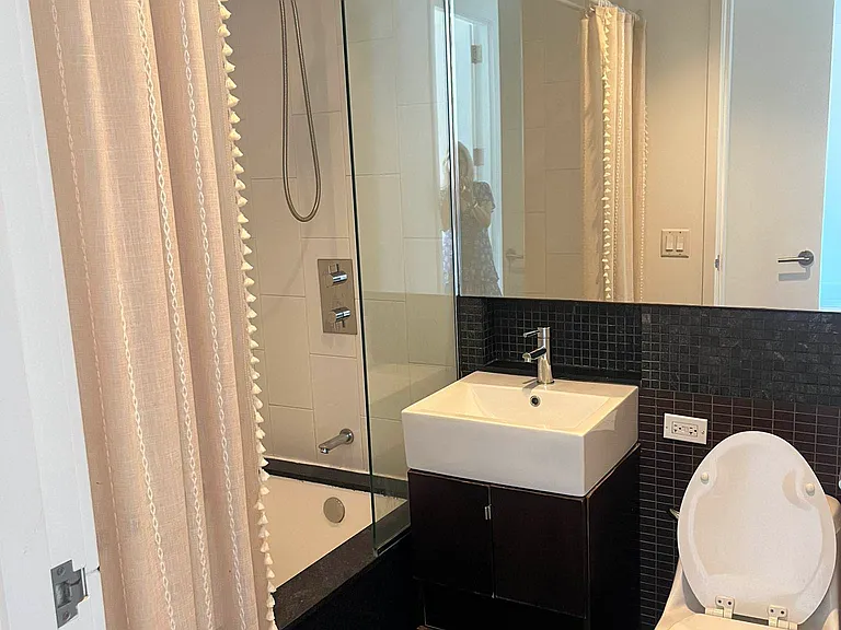 1017 Jackson Ave #6B — Photo 4