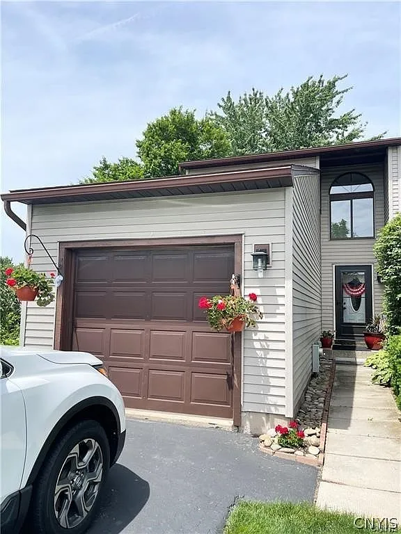 2 bed, 1.5 bath, 1196 sqft, $2,500 — Photo 2