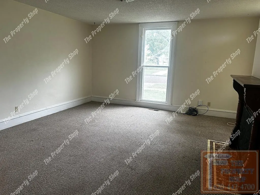 403 E 11th Apt #2 — Photo 2