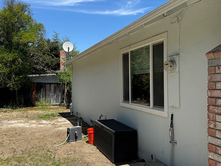 1067 Belvedere Ln — Photo 22