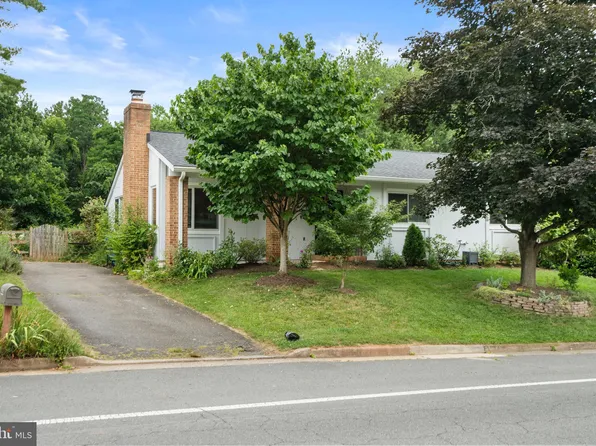 444 Sugarland Run Dr, Sterling, VA 20164