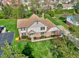589 Boutell Dr, Grand Blanc, MI 48439