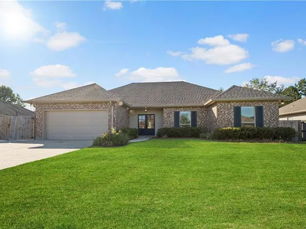 215 Secretariat Dr, Madisonville, LA 70447