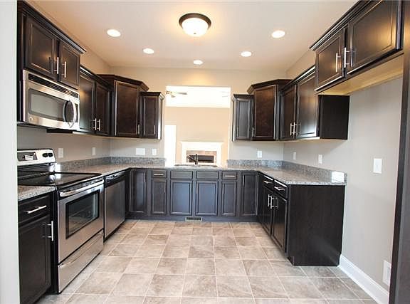 5th image of 145 Summer Terrace Ln