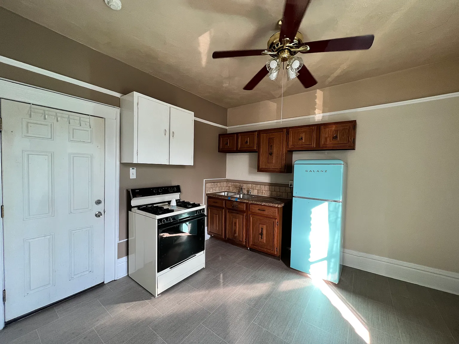 1 bed, 400 sqft, $685 — Photo 2