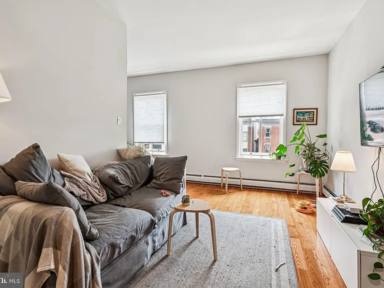 1917 Spring Garden St #5 — Photo 4