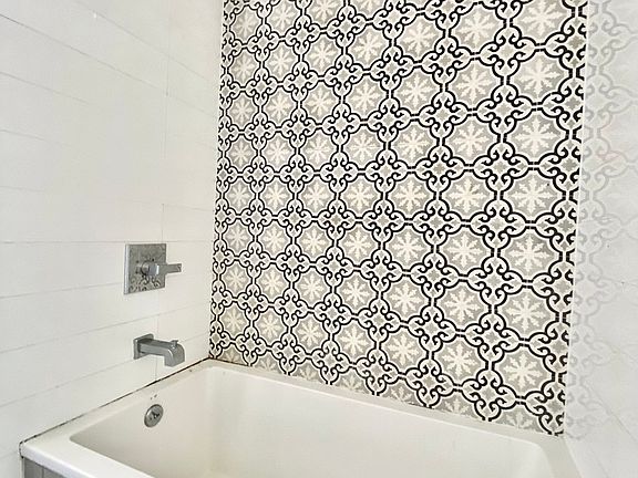 5th image of 580 St Nicholas Ave APT 3E
