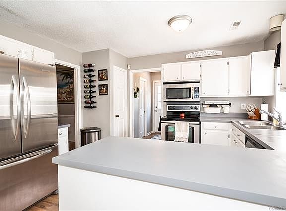 5th image of 2431 Oak Leigh Dr