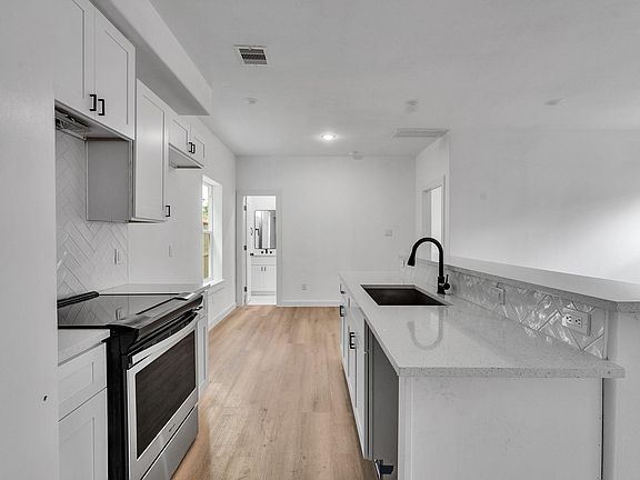 4th image of 8629 Homewood Ln #A