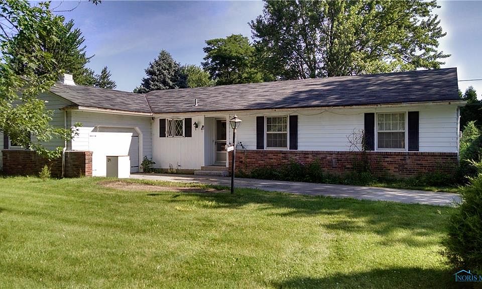 1st image of 204 Sycamore Dr