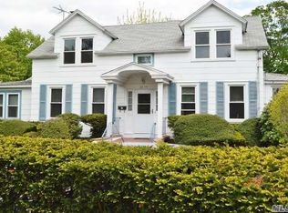 2055 Seamans Neck Rd, Seaford, NY 11783