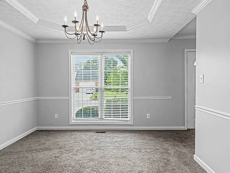 209 Lansing Ct — Photo 19