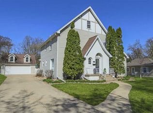 142 Hampshire Rd, Waterloo, IA 50701