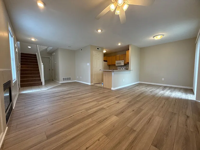 2616 E Oaklawn Ct — Photo 3
