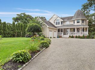 15 Whites Ln, Riverhead, NY 11901