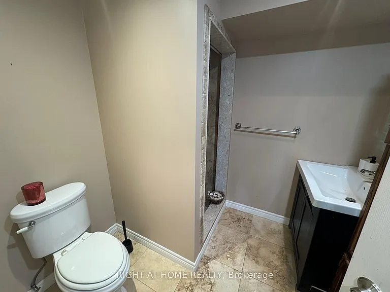 154 Hollandview Trl — Photo 5