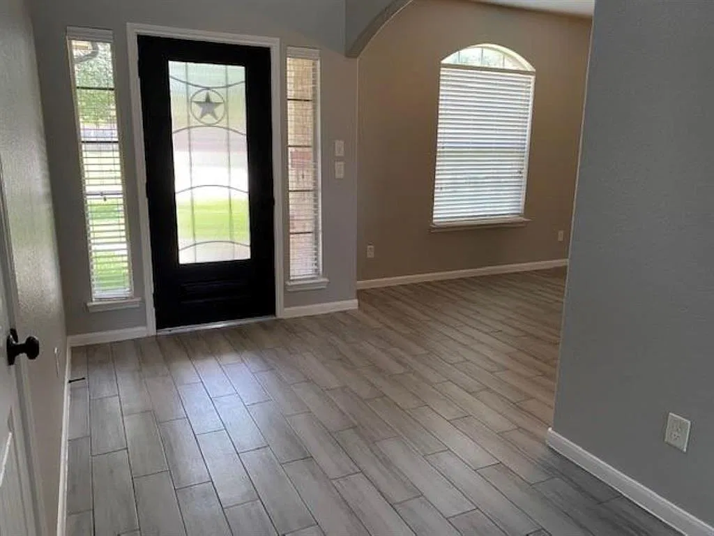 4 bed, 2.5 bath, 2314 sqft, $2,500 — Photo 4