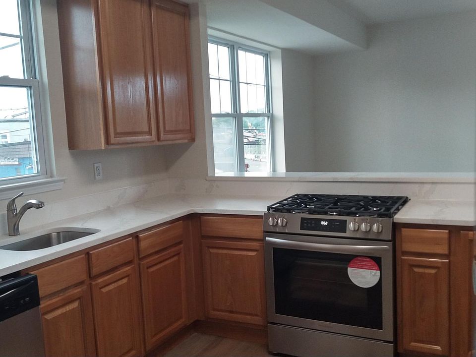 2nd image of 212 Hamilton Blvd