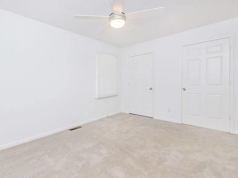 Belmont Heights Apartments & Townhomes — Photo 25