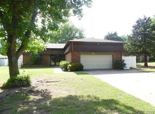 1523 Cedar Ridge Pl, Cushing, OK 74023