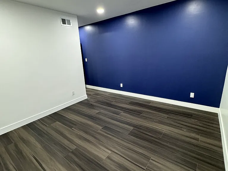 902 Thelma Way — Photo 3