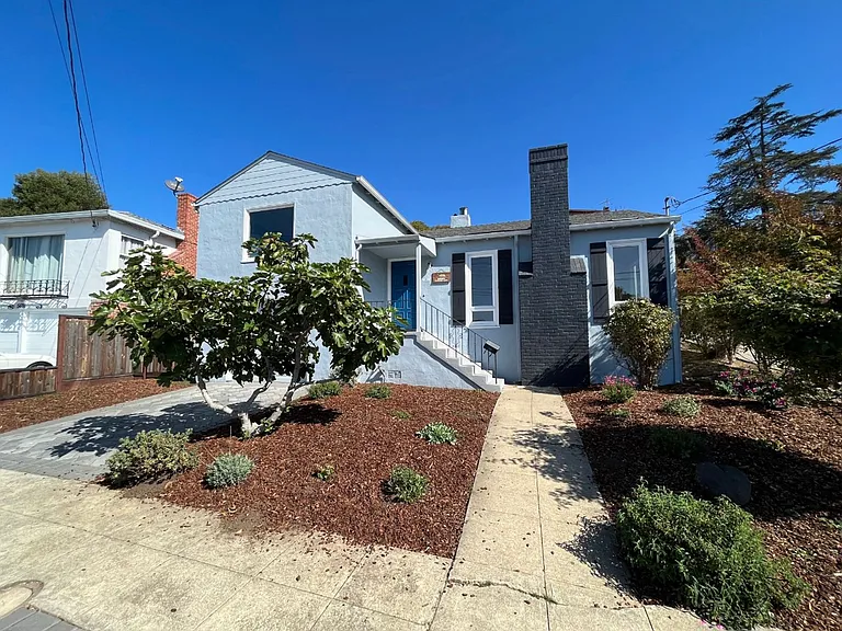 5685 Jordan Ave — Photo 2