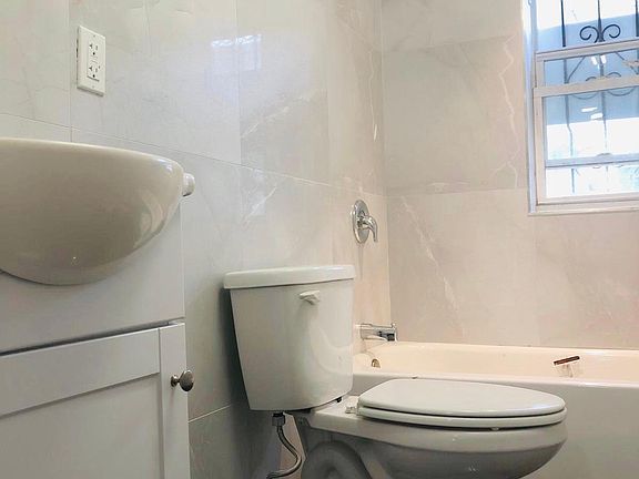 4th image of 147 Van Horne St #3