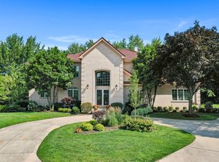 511 Saint Johns Ct, Oak Brook, IL