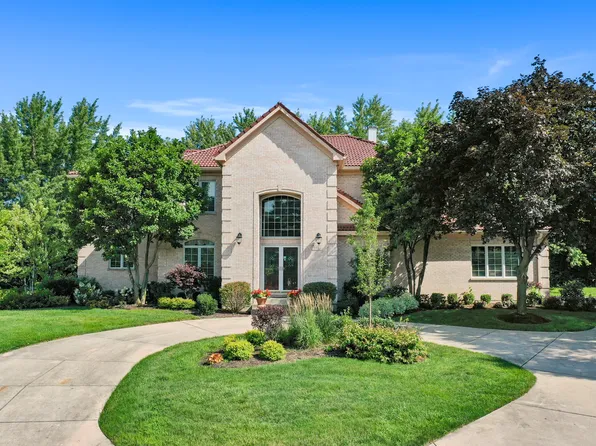 511 Saint Johns Ct, Oak Brook, IL 60523