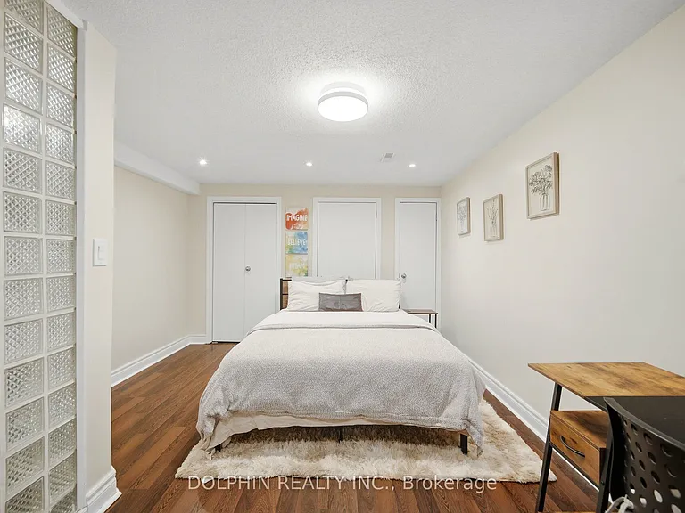 1090 Vanier Dr — Photo 35