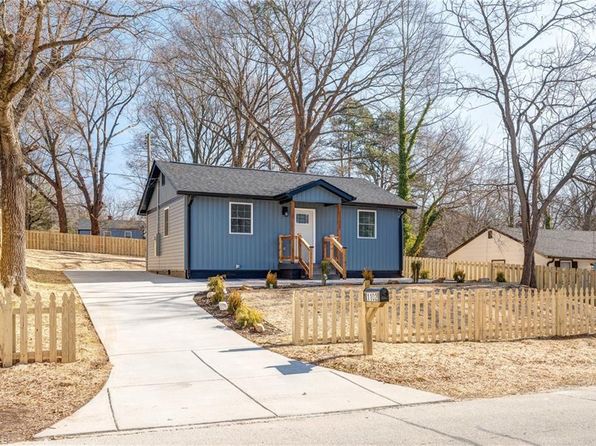 1102 Willard St, Greensboro, NC 27405