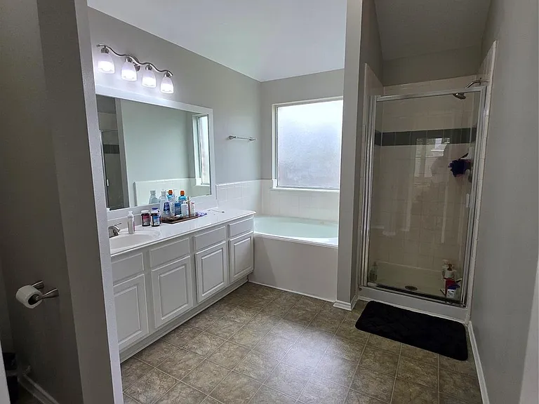 2108 Goldfinch Ln — Photo 8