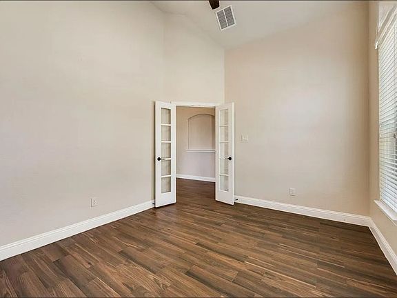 4th image of 2216 Grant Park Way
