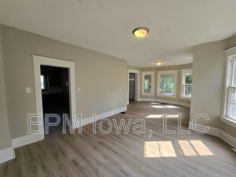 422 Baltimore St — Photo 6