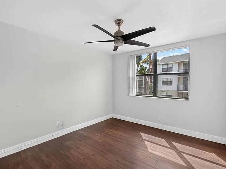 706 Executive Center Dr #23-2-23 — Photo 9