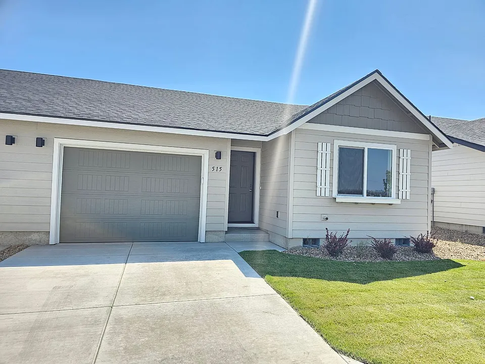 515 SE Polaris St