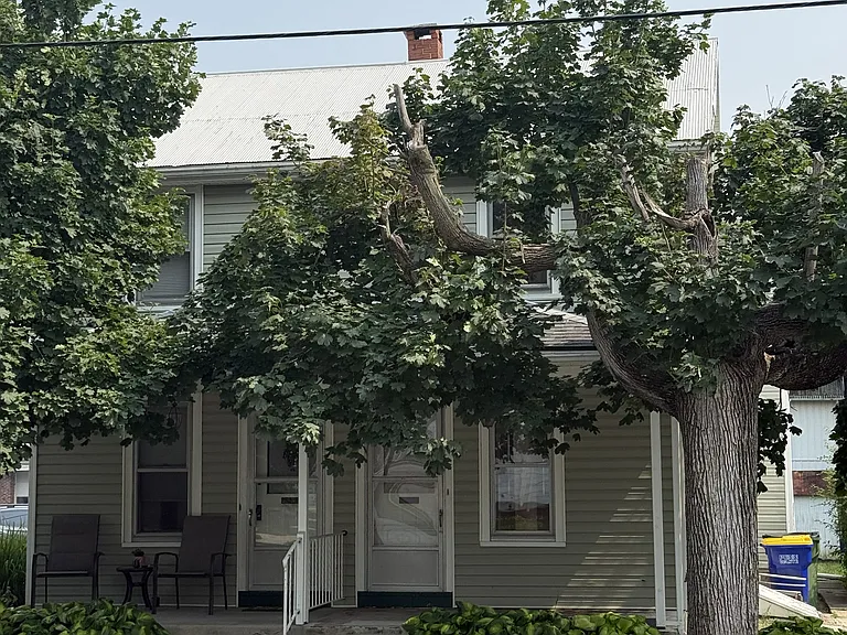 18 W Main St — Photo 1