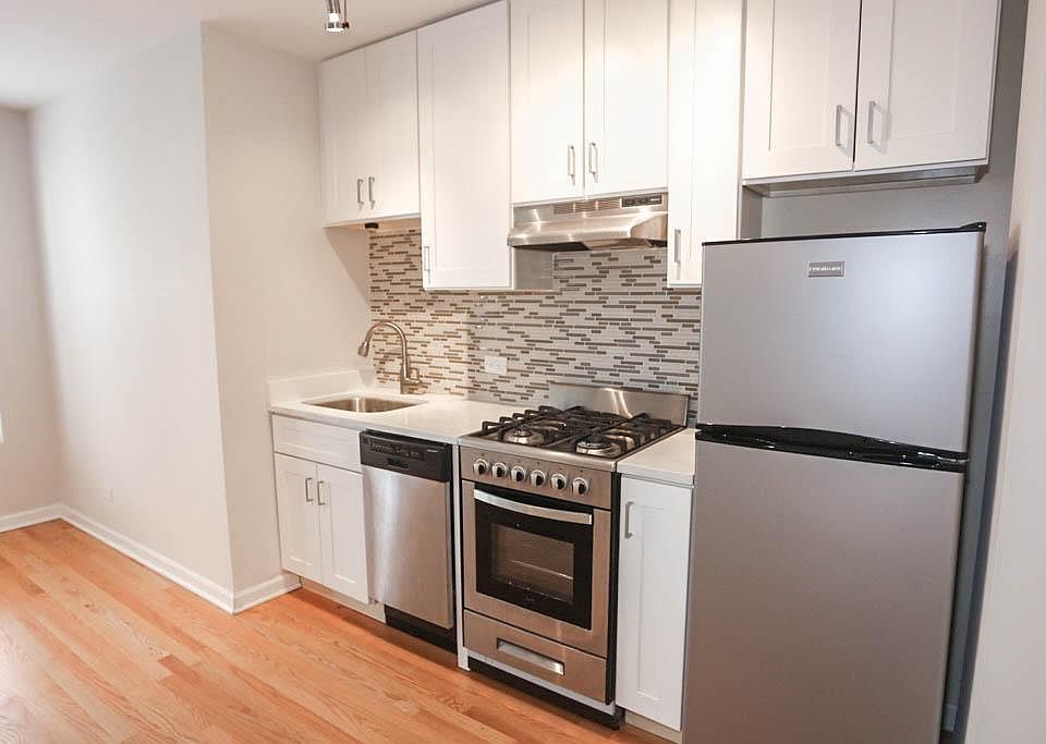 1st image of 2520 W Leland Ave APT A06