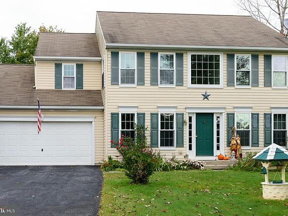 3rd image of 164 Ponds View Dr
